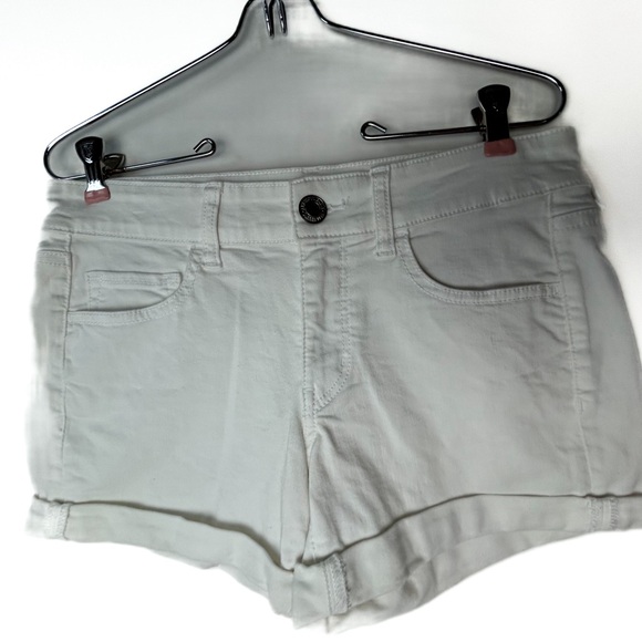 American Eagle Outfitters White Super Stretch Midi Shorts Size 6 - Picture 1 of 8